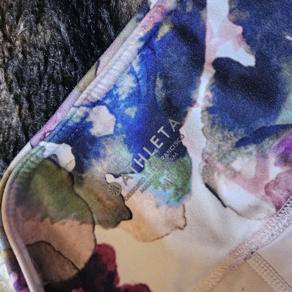 SOLD OUT 🩷 Athleta Mudra Watercolour Leggings with Pockets and Mesh Leg Panels - Picture 6 of 6